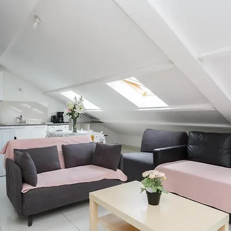Droit 3eme Etage Droite 23a Daire *