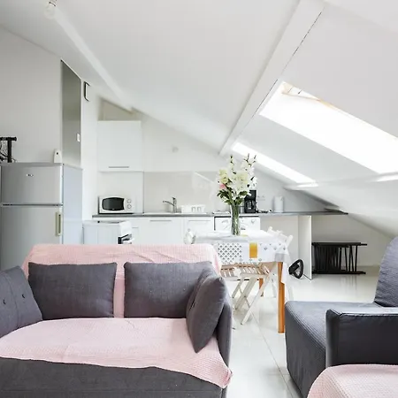 Droit 3eme Etage Droite 23a *